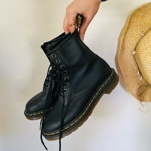 Black 1460 Doc's Martens Lace Up Combat Style Boots WOMENS 7